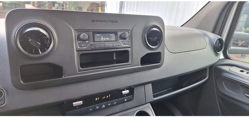 Mercedes-Benz 315 317 319 Sprinter III Koffer - Furgons ar slēgtā virsbūve: foto 5 Mercedes-Benz 315 317 319 Sprinter III Koffer - Furgons ar slēgtā virsbūve: foto 5