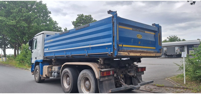 Mercedes-Benz Actros 2646 - Kravas automašīna pašizgāzējs: foto 3 Mercedes-Benz Actros 2646 - Kravas automašīna pašizgāzējs: foto 3