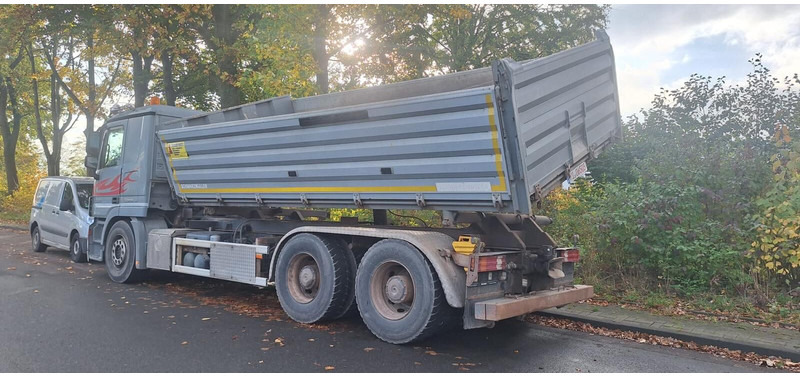 Mercedes-Benz Actros 2651 V8 6x4 - Kravas automašīna pašizgāzējs: foto 3 Mercedes-Benz Actros 2651 V8 6x4 - Kravas automašīna pašizgāzējs: foto 3