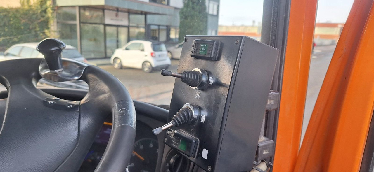 Mercedes-Benz Atego 1524 2 6-Zyl. 4x2 - Ielu tīrīšanas mašīna: foto 5 Mercedes-Benz Atego 1524 2 6-Zyl. 4x2 - Ielu tīrīšanas mašīna: foto 5