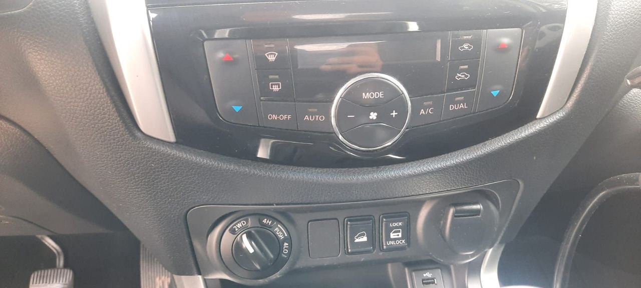SUV Nissan Navara NP300 N-Connecta Double Cab 4x4: foto 6