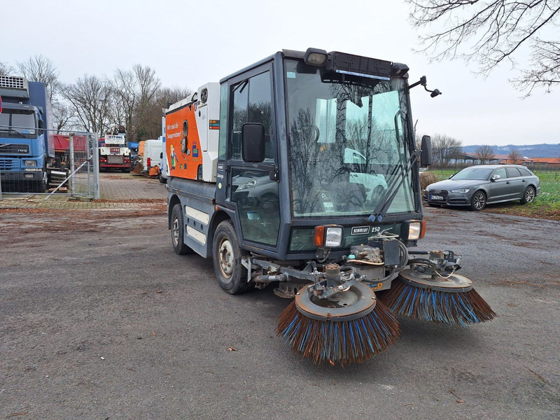 Schmidt Hagen Kehrmaschine K449 - Ielu tīrīšanas mašīna: foto 3 Schmidt Hagen Kehrmaschine K449 - Ielu tīrīšanas mašīna: foto 3