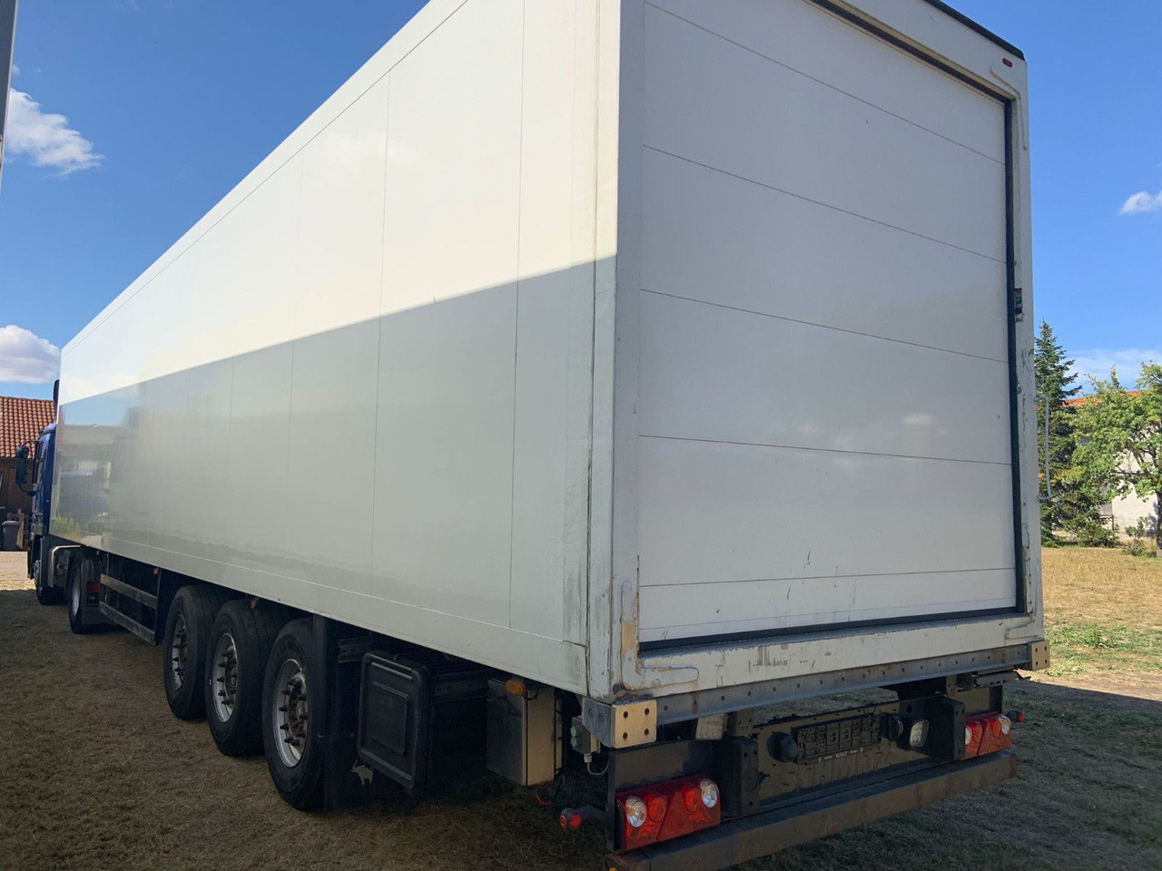 Schmitz Cargobull SKO 24 Tiefkühler 3Achser SAF - Puspiekabe slēgtā virsbūve: foto 3 Schmitz Cargobull SKO 24 Tiefkühler 3Achser SAF - Puspiekabe slēgtā virsbūve: foto 3