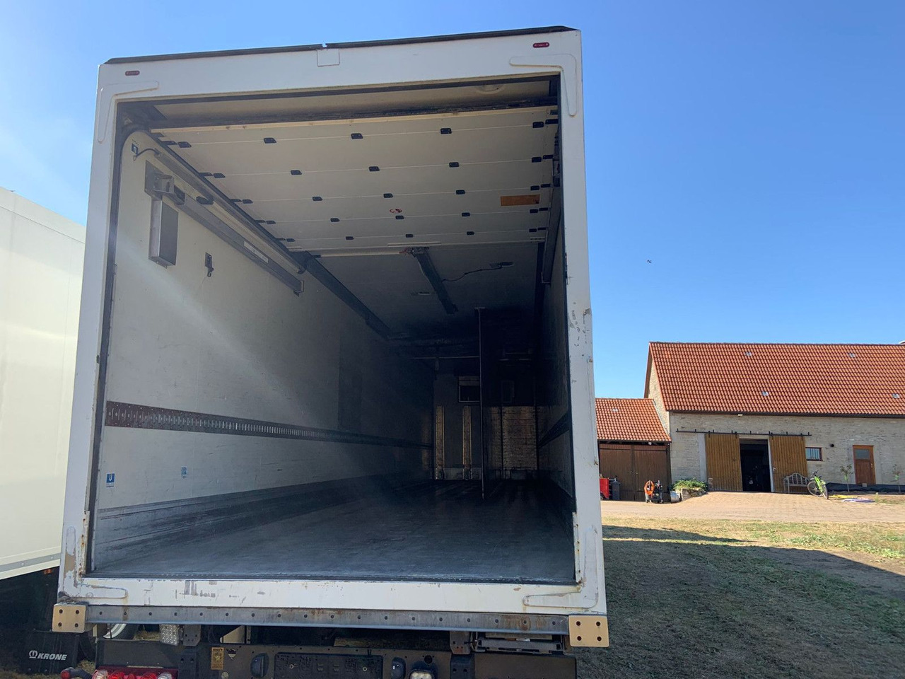 Schmitz Cargobull SKO 24 Tiefkühler 3Achser SAF - Puspiekabe slēgtā virsbūve: foto 4 Schmitz Cargobull SKO 24 Tiefkühler 3Achser SAF - Puspiekabe slēgtā virsbūve: foto 4