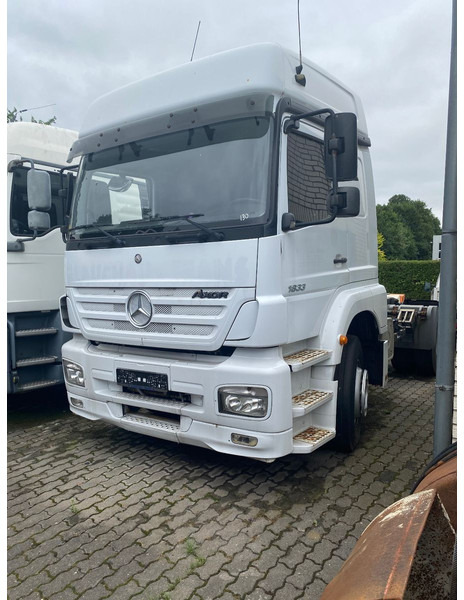 Mercedes-Benz 1833LS G.Haus/Hochdach - Vilcējs: foto 1 Mercedes-Benz 1833LS G.Haus/Hochdach - Vilcējs: foto 1