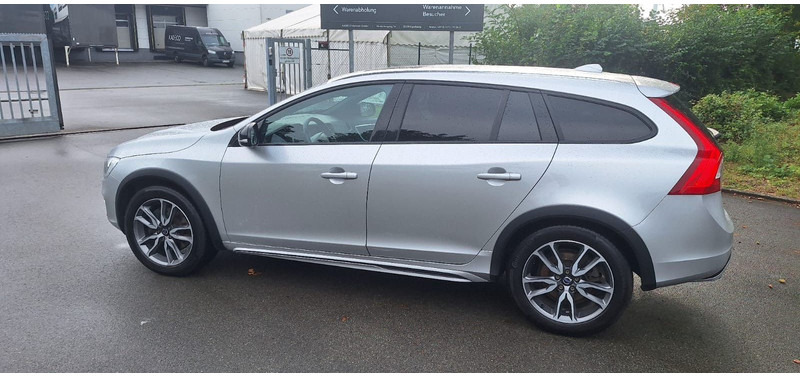 Volvo V60 Cross Country Summum AWD - Vieglā automašīna: foto 2 Volvo V60 Cross Country Summum AWD - Vieglā automašīna: foto 2
