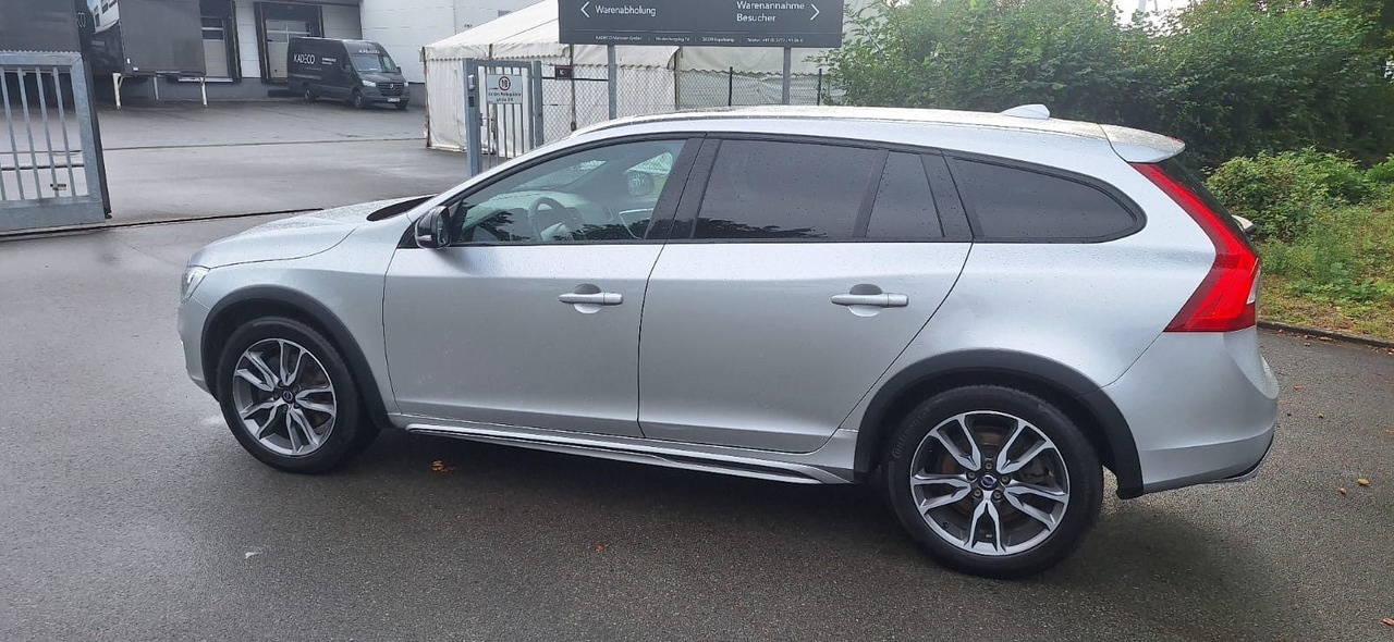 Volvo V60 Cross Country Summum AWD - Vieglā automašīna: foto 2 Volvo V60 Cross Country Summum AWD - Vieglā automašīna: foto 2
