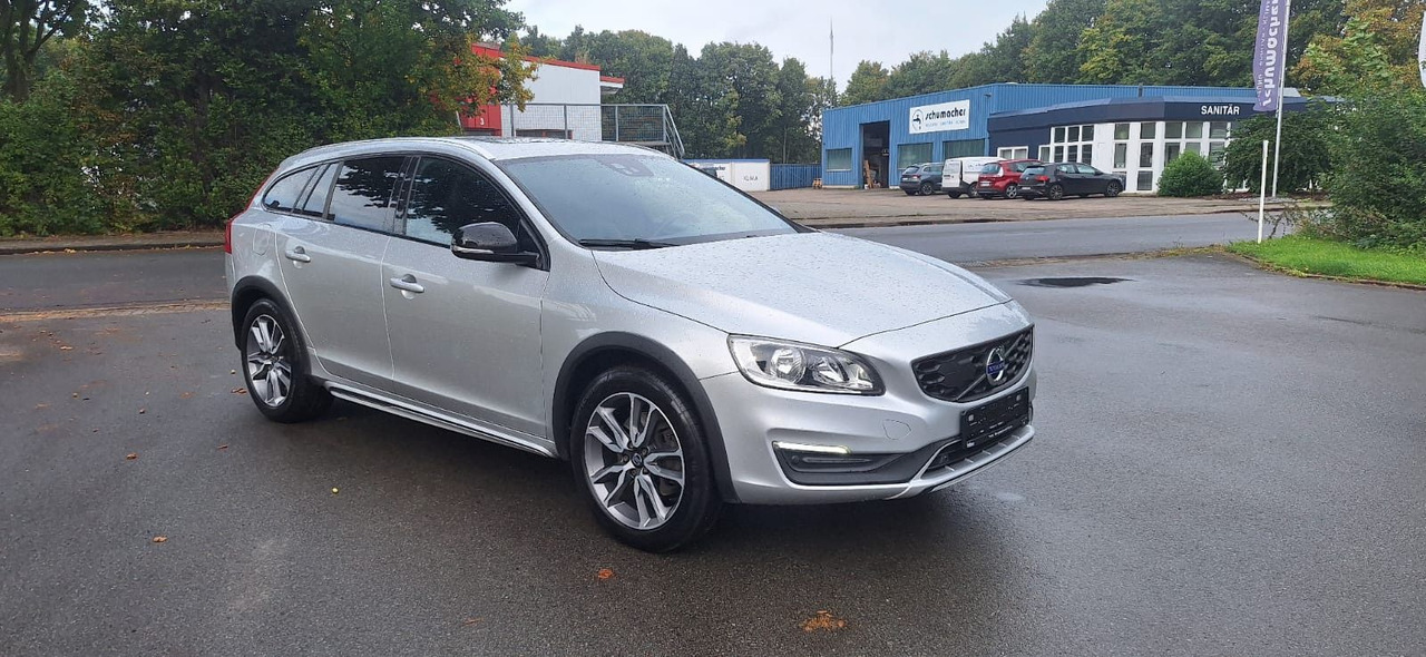 Volvo V60 Cross Country Summum AWD - Vieglā automašīna: foto 1 Volvo V60 Cross Country Summum AWD - Vieglā automašīna: foto 1