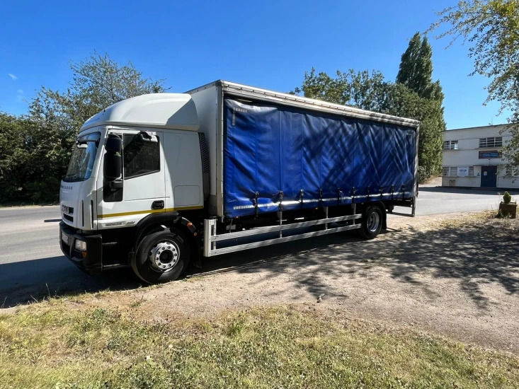 2013 Iveco Eurocargo Curtainsider - Kravas automašīna ar tentu: foto 4 2013 Iveco Eurocargo Curtainsider - Kravas automašīna ar tentu: foto 4