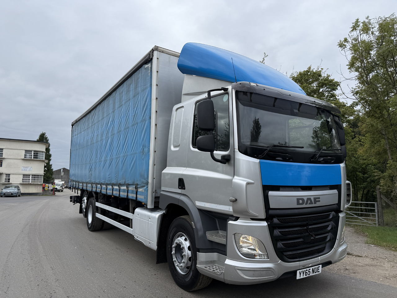 2015 DAF CF 330 Curtainside Truck - Kravas automašīna ar tentu: foto 1 2015 DAF CF 330 Curtainside Truck - Kravas automašīna ar tentu: foto 1