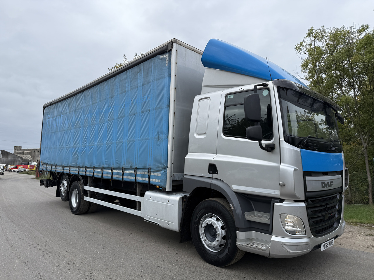 2015 DAF CF 330 Curtainside Truck - Kravas automašīna ar tentu: foto 4 2015 DAF CF 330 Curtainside Truck - Kravas automašīna ar tentu: foto 4