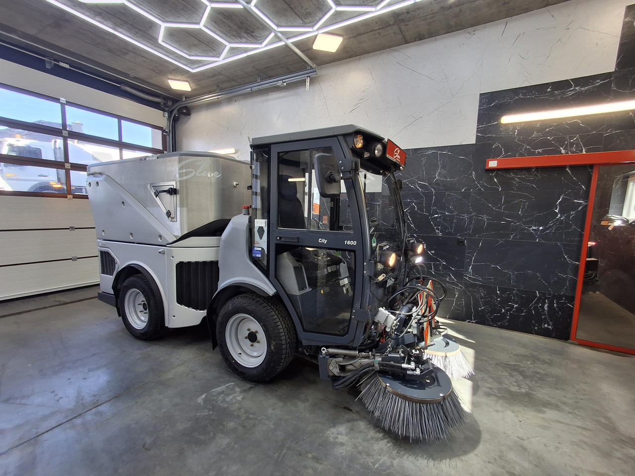 HAKO Citymaster 1600 Kehrmaschine Zamiatarka PM2.5 Euro 6 2019r - Ielu tīrīšanas mašīna: foto 4 HAKO Citymaster 1600 Kehrmaschine Zamiatarka PM2.5 Euro 6 2019r - Ielu tīrīšanas mašīna: foto 4