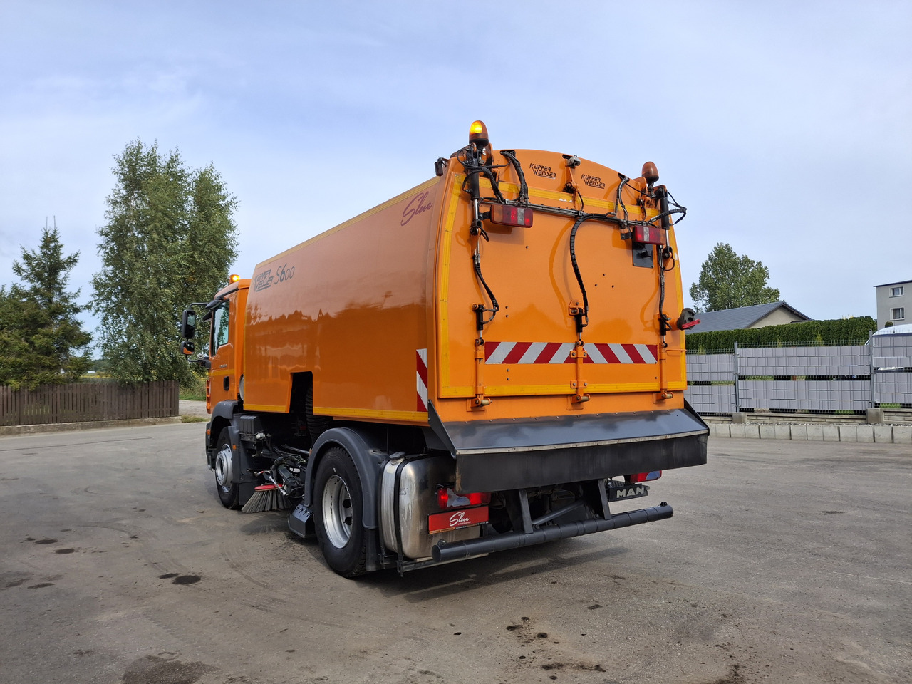 MAN TGM 18.250 Zamiatarka Kupper Weisser BROCK 2 Motoren Szczotki L/R PM10 Odchwaszczarka - Ielu tīrīšanas mašīna: foto 4 MAN TGM 18.250 Zamiatarka Kupper Weisser BROCK 2 Motoren Szczotki L/R PM10 Odchwaszczarka - Ielu tīrīšanas mašīna: foto 4