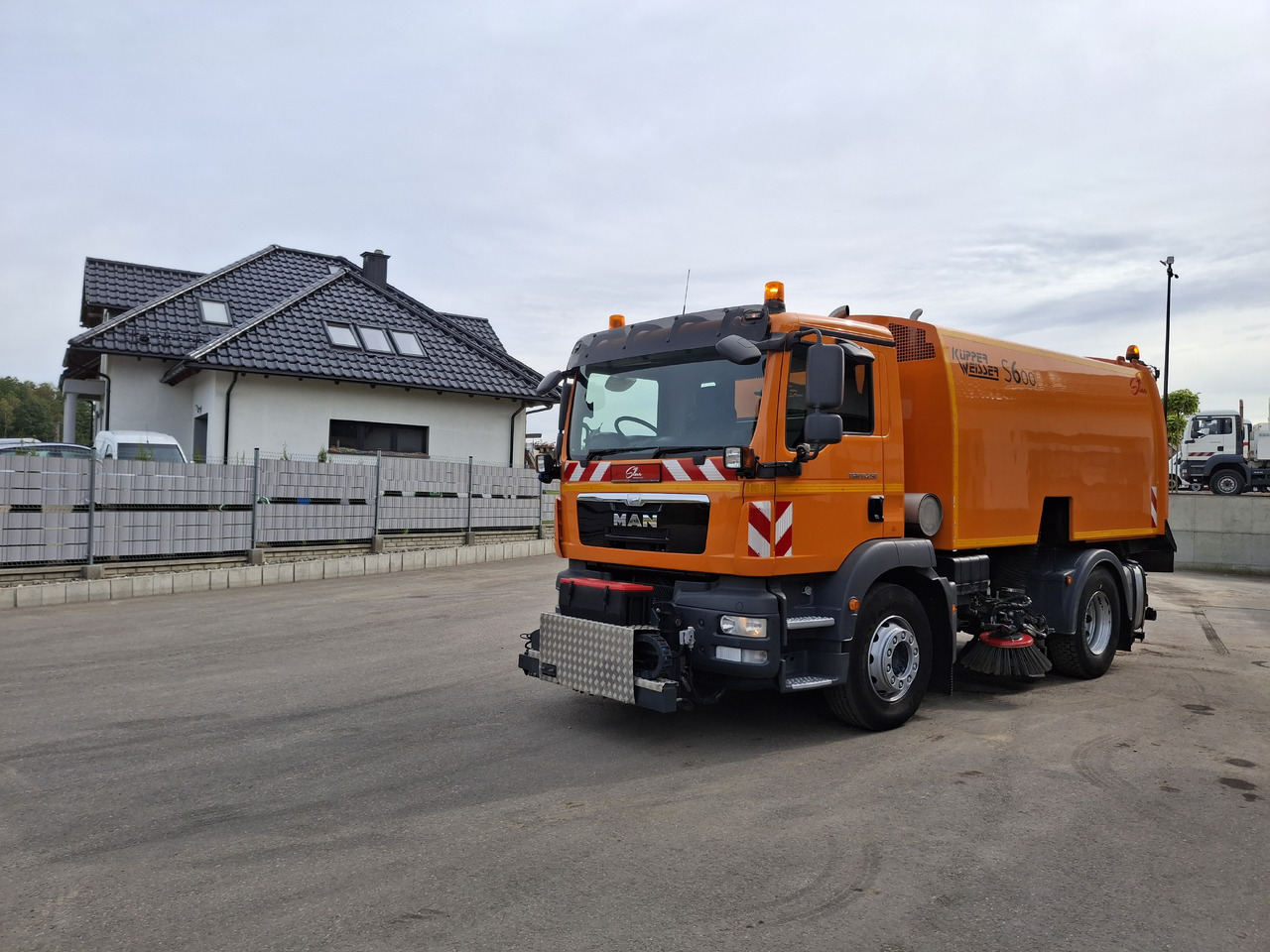 MAN TGM 18.250 Zamiatarka Kupper Weisser BROCK 2 Motoren Szczotki L/R PM10 Odchwaszczarka - Ielu tīrīšanas mašīna: foto 3 MAN TGM 18.250 Zamiatarka Kupper Weisser BROCK 2 Motoren Szczotki L/R PM10 Odchwaszczarka - Ielu tīrīšanas mašīna: foto 3