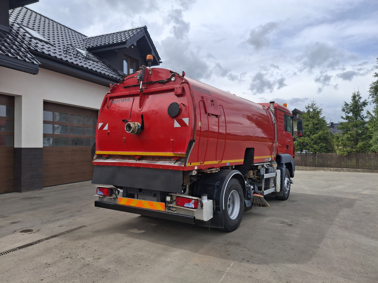 MAN TGS 18.320 Zamiatarka Kehrmaschine BUCHER 2 Motoren Karcher Szczotki L/R - Ielu tīrīšanas mašīna: foto 5 MAN TGS 18.320 Zamiatarka Kehrmaschine BUCHER 2 Motoren Karcher Szczotki L/R - Ielu tīrīšanas mašīna: foto 5