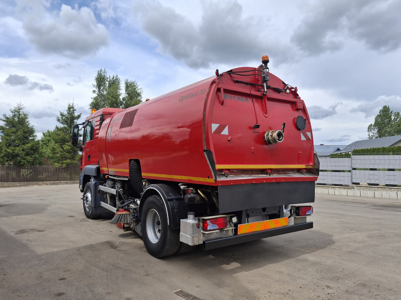 MAN TGS 18.320 Zamiatarka Kehrmaschine BUCHER 2 Motoren Karcher Szczotki L/R - Ielu tīrīšanas mašīna: foto 4 MAN TGS 18.320 Zamiatarka Kehrmaschine BUCHER 2 Motoren Karcher Szczotki L/R - Ielu tīrīšanas mašīna: foto 4
