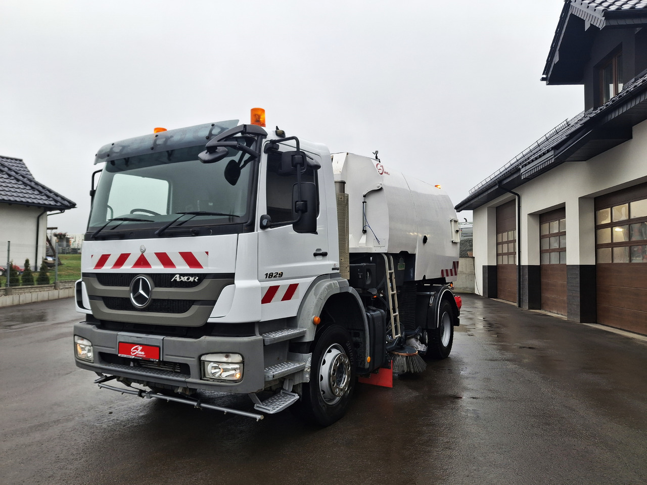 MERCEDES-BENZ Axor 1829 Zamiatarka Kehrmaschine Johnston 2 Motoren Karcher L/R - Ielu tīrīšanas mašīna: foto 2 MERCEDES-BENZ Axor 1829 Zamiatarka Kehrmaschine Johnston 2 Motoren Karcher L/R - Ielu tīrīšanas mašīna: foto 2