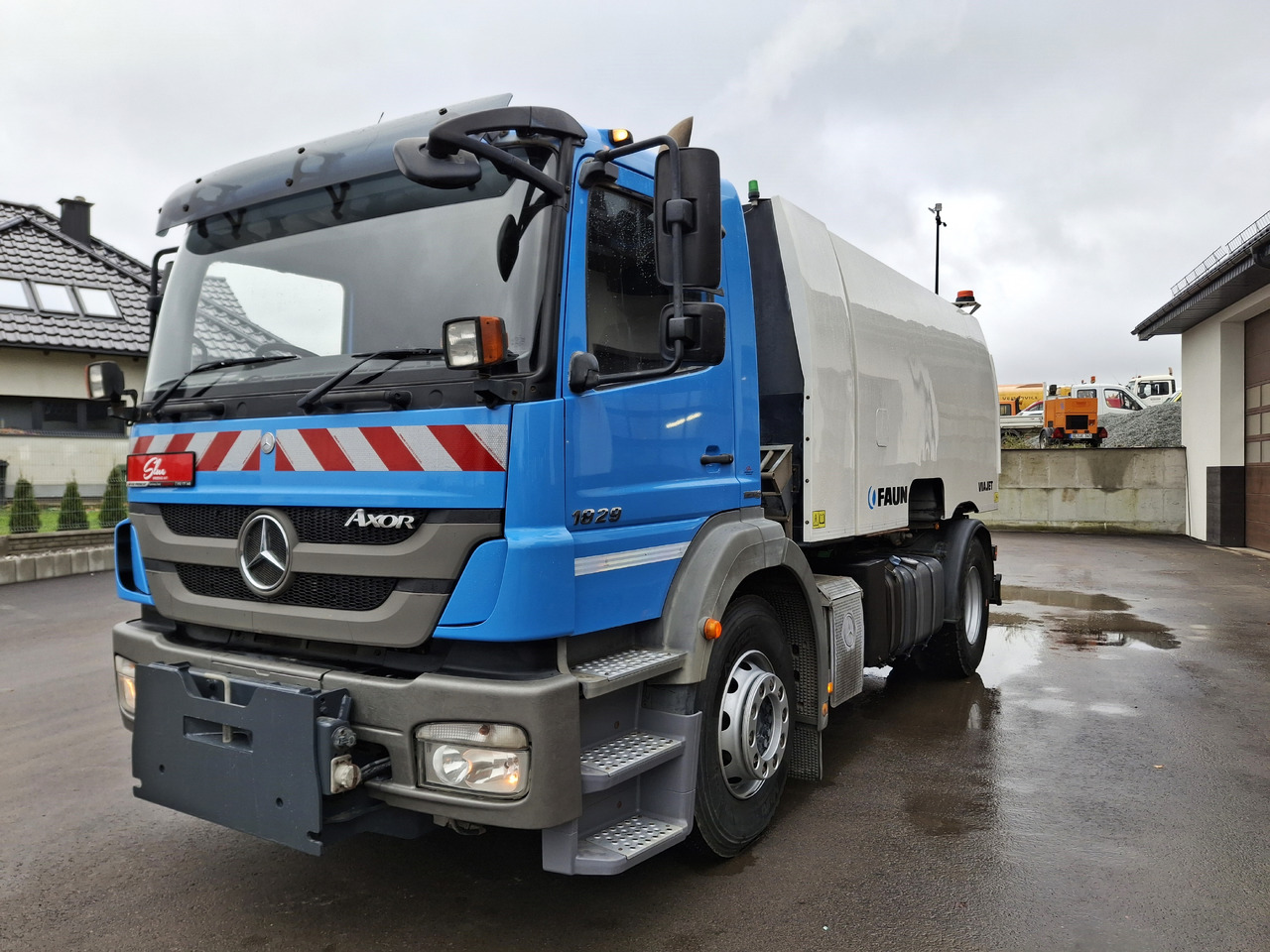 Mercedes-Benz Axor 1829 Zamiatarka Kehrmaschine FAUN Euro5 PM10 76 Tyś KM 2010 - Ielu tīrīšanas mašīna: foto 2 Mercedes-Benz Axor 1829 Zamiatarka Kehrmaschine FAUN Euro5 PM10 76 Tyś KM 2010 - Ielu tīrīšanas mašīna: foto 2