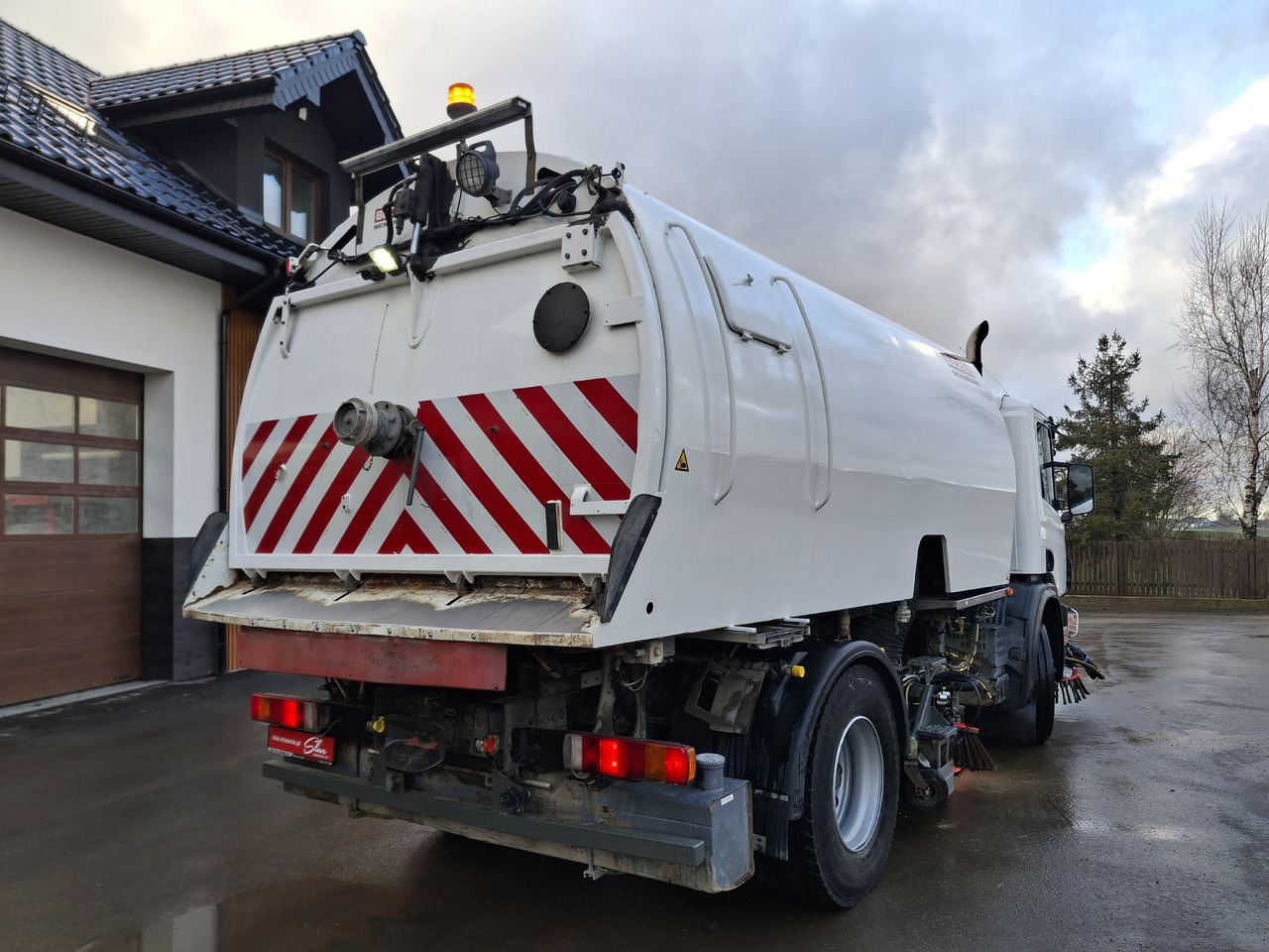 SCANIA 94G Zamiatarka Kehrmaschine BUCHER L/R Frontbürste 2 Motoren Odchwaszczarka Przednia Szczotka - Ielu tīrīšanas mašīna: foto 3 SCANIA 94G Zamiatarka Kehrmaschine BUCHER L/R Frontbürste 2 Motoren Odchwaszczarka Przednia Szczotka - Ielu tīrīšanas mašīna: foto 3