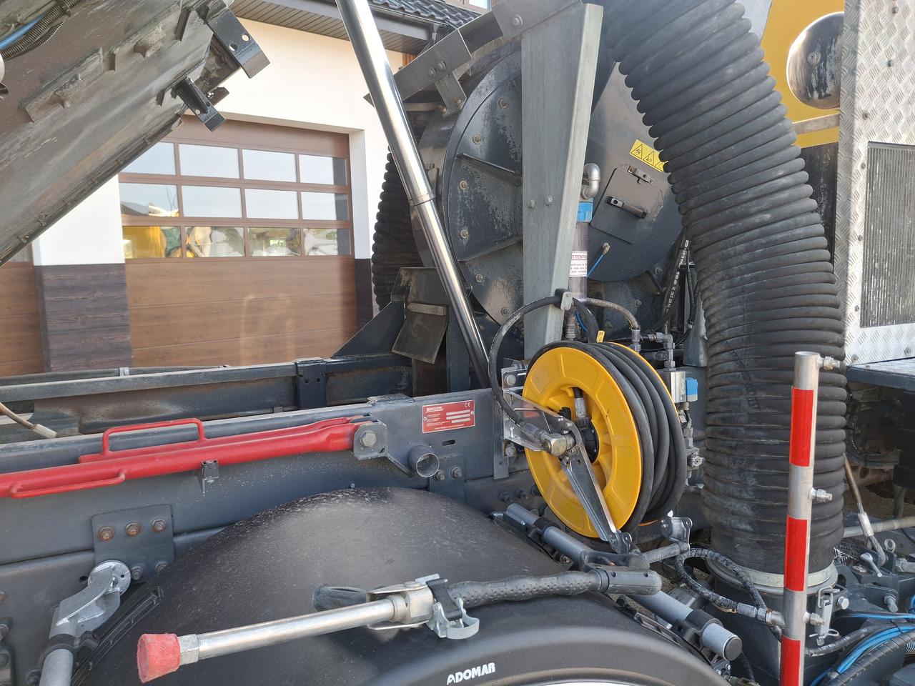 Ielu tīrīšanas mašīna VOLVO FMX 420 Zamiatarka Kehrmaschine Euro 6 PM2.5 BROCK VS 7 TECH Karcher L/R 2145 Mth 2021r: foto 22