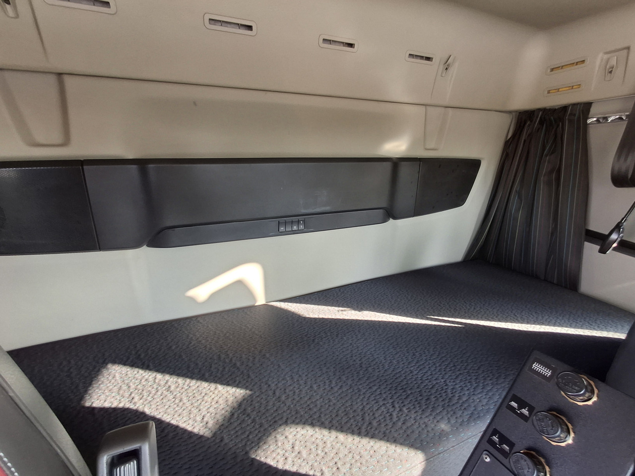 Ielu tīrīšanas mašīna VOLVO FMX 420 Zamiatarka Kehrmaschine Euro 6 PM2.5 BROCK VS 7 TECH Karcher L/R 2145 Mth 2021r: foto 39