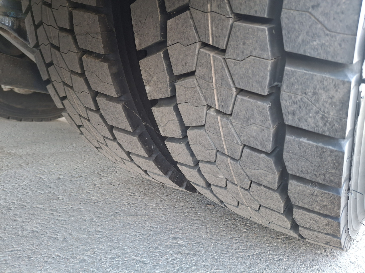 Ielu tīrīšanas mašīna VOLVO FMX 420 Zamiatarka Kehrmaschine Euro 6 PM2.5 BROCK VS 7 TECH Karcher L/R 2145 Mth 2021r: foto 14