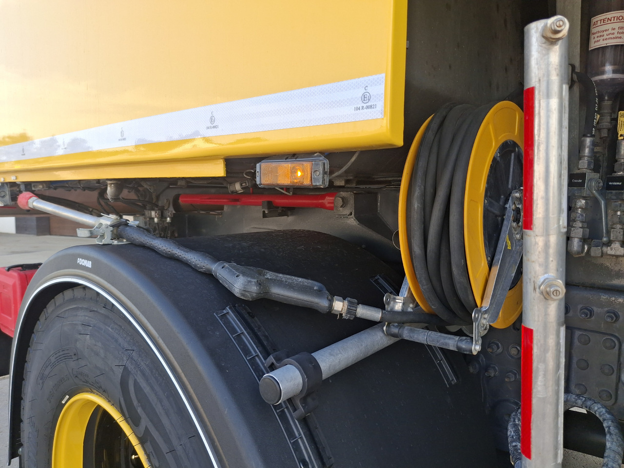 Ielu tīrīšanas mašīna VOLVO FMX 420 Zamiatarka Kehrmaschine Euro 6 PM2.5 BROCK VS 7 TECH Karcher L/R 2145 Mth 2021r: foto 12