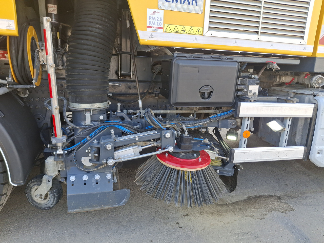 Ielu tīrīšanas mašīna VOLVO FMX 420 Zamiatarka Kehrmaschine Euro 6 PM2.5 BROCK VS 7 TECH Karcher L/R 2145 Mth 2021r: foto 11