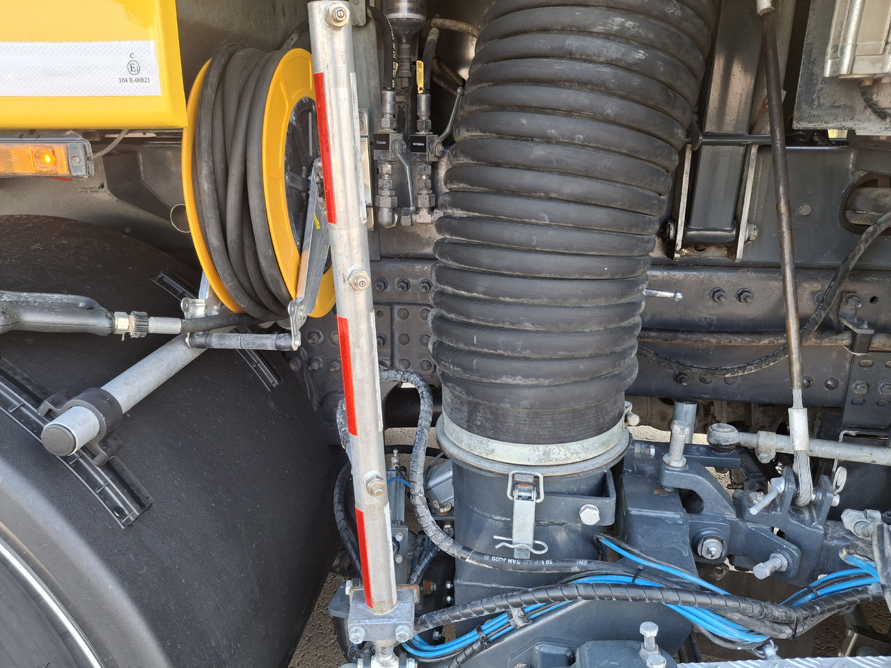 Ielu tīrīšanas mašīna VOLVO FMX 420 Zamiatarka Kehrmaschine Euro 6 PM2.5 BROCK VS 7 TECH Karcher L/R 2145 Mth 2021r: foto 17