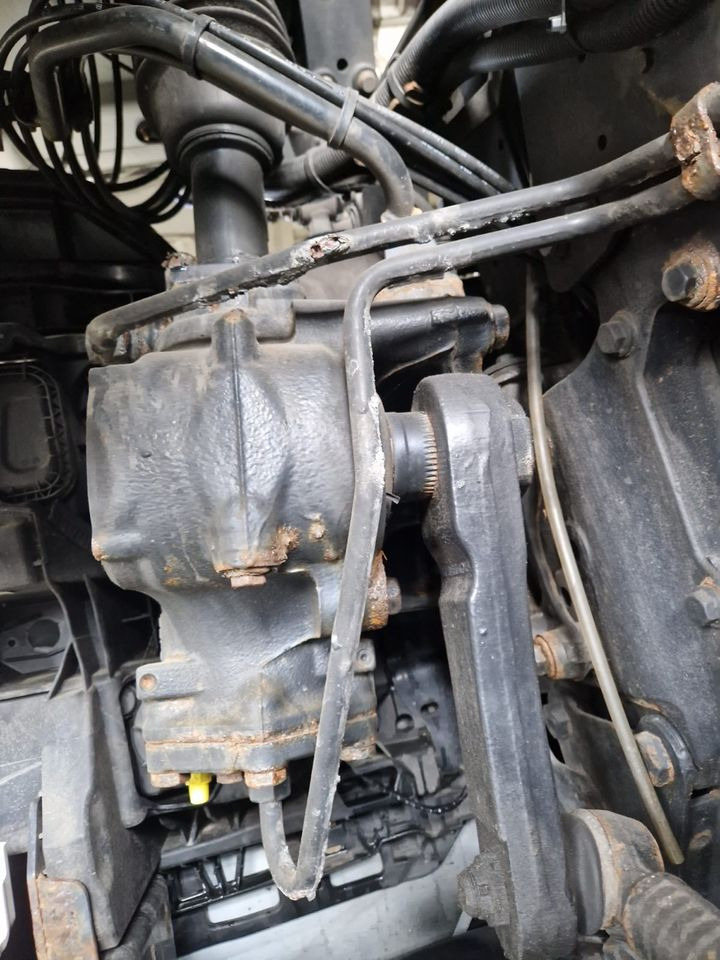 MAN TGS TGX Lenkgetriebe ZF Lenkung Steering - Stūres mehānisms - Kravas automašīna: foto 1 MAN TGS TGX Lenkgetriebe ZF Lenkung Steering - Stūres mehānisms - Kravas automašīna: foto 1