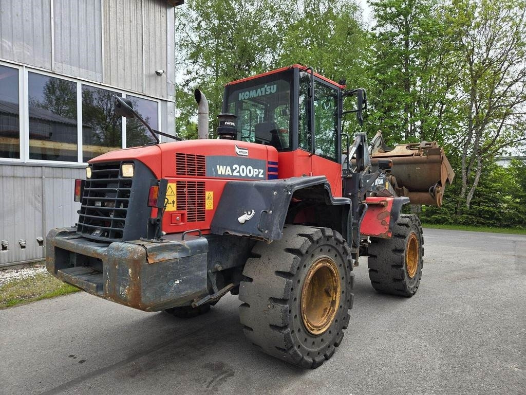 Komatsu WA200PZ-6 - Riteņu iekrāvējs: foto 3 Komatsu WA200PZ-6 - Riteņu iekrāvējs: foto 3