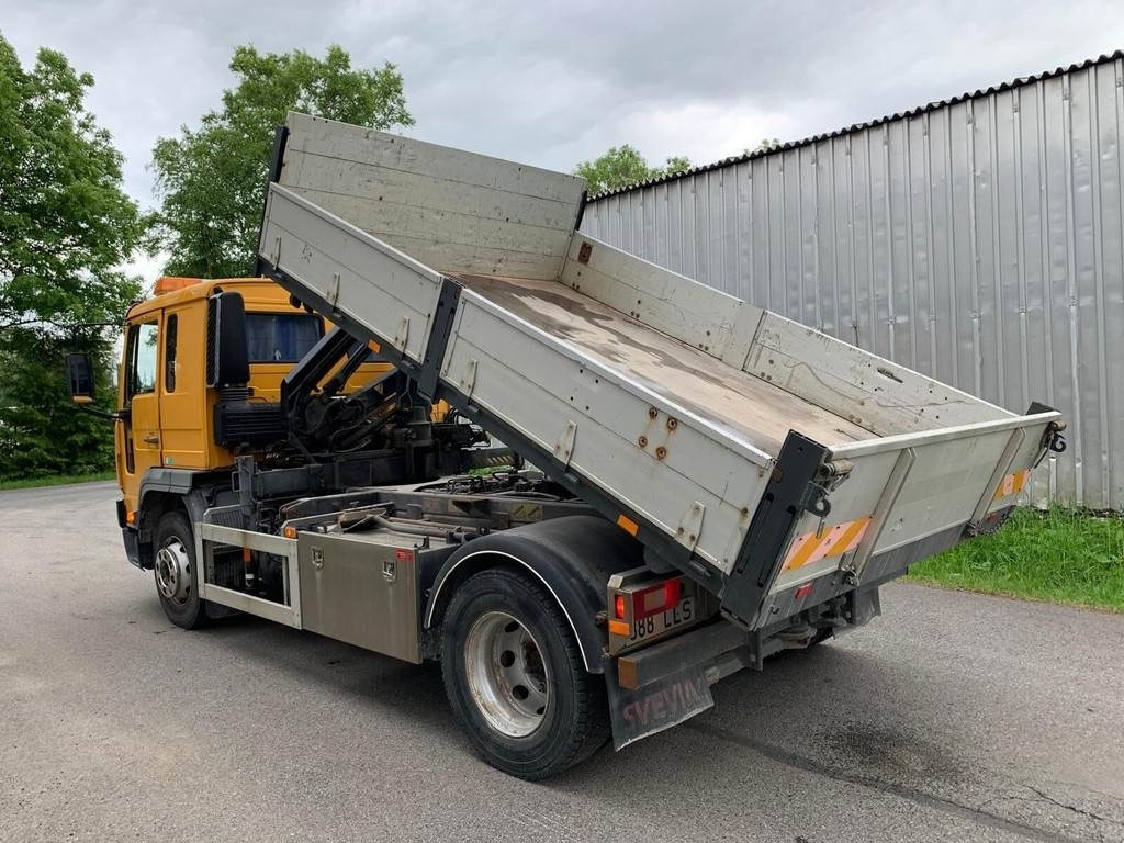 Volvo FL615 + HIAB 027-2 - Kravas automašīna pašizgāzējs: foto 2 Volvo FL615 + HIAB 027-2 - Kravas automašīna pašizgāzējs: foto 2