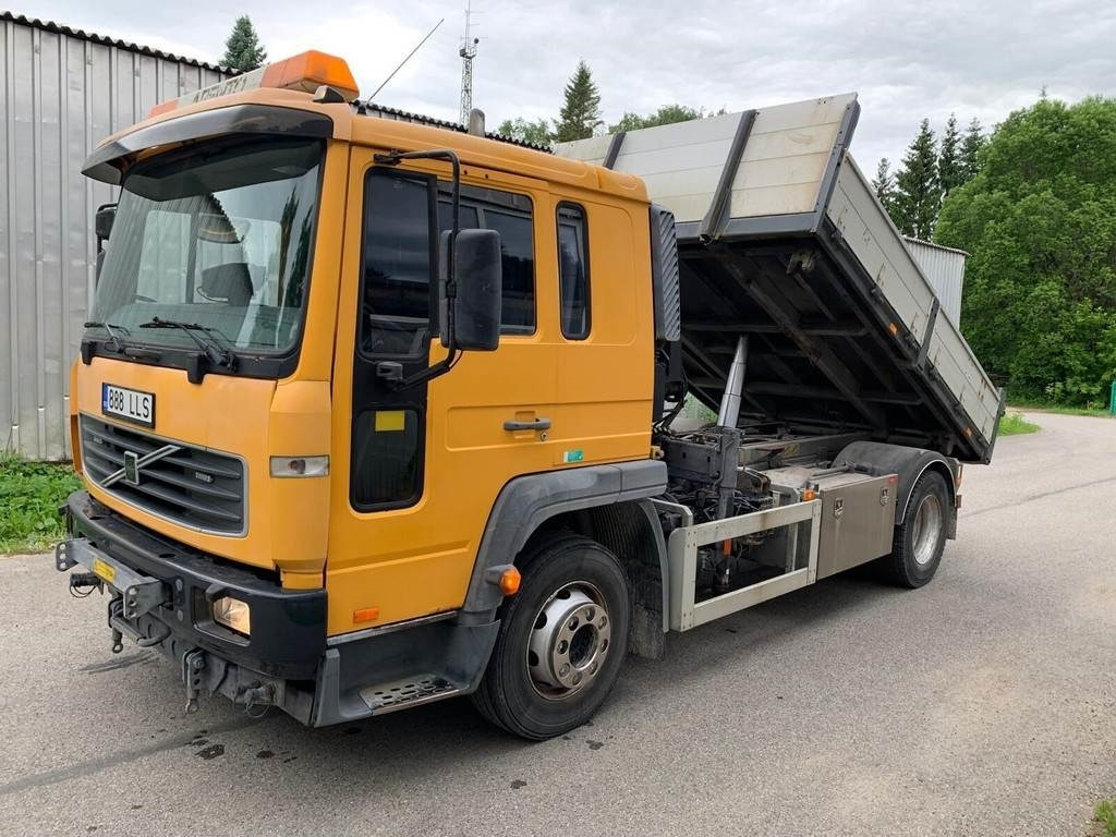 Volvo FL615 + HIAB 027-2 - Kravas automašīna pašizgāzējs: foto 1 Volvo FL615 + HIAB 027-2 - Kravas automašīna pašizgāzējs: foto 1