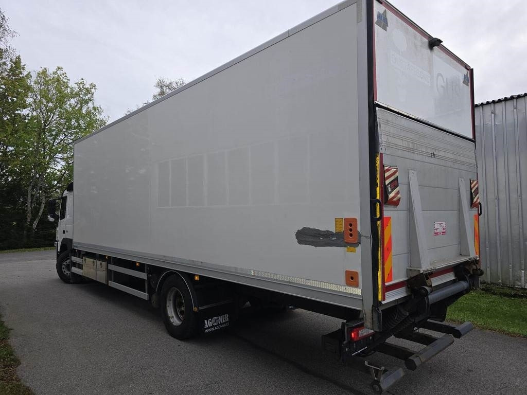 Volvo FM330 4X2 - Kravas automašīna ar slēgto virsbūvi: foto 2 Volvo FM330 4X2 - Kravas automašīna ar slēgto virsbūvi: foto 2