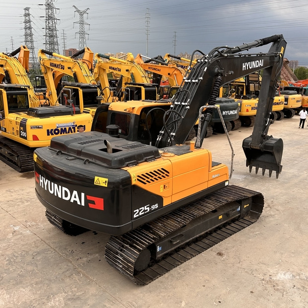 2023 Hyundai 225 - Kāpurķēžu ekskavators: foto 1 2023 Hyundai 225 - Kāpurķēžu ekskavators: foto 1