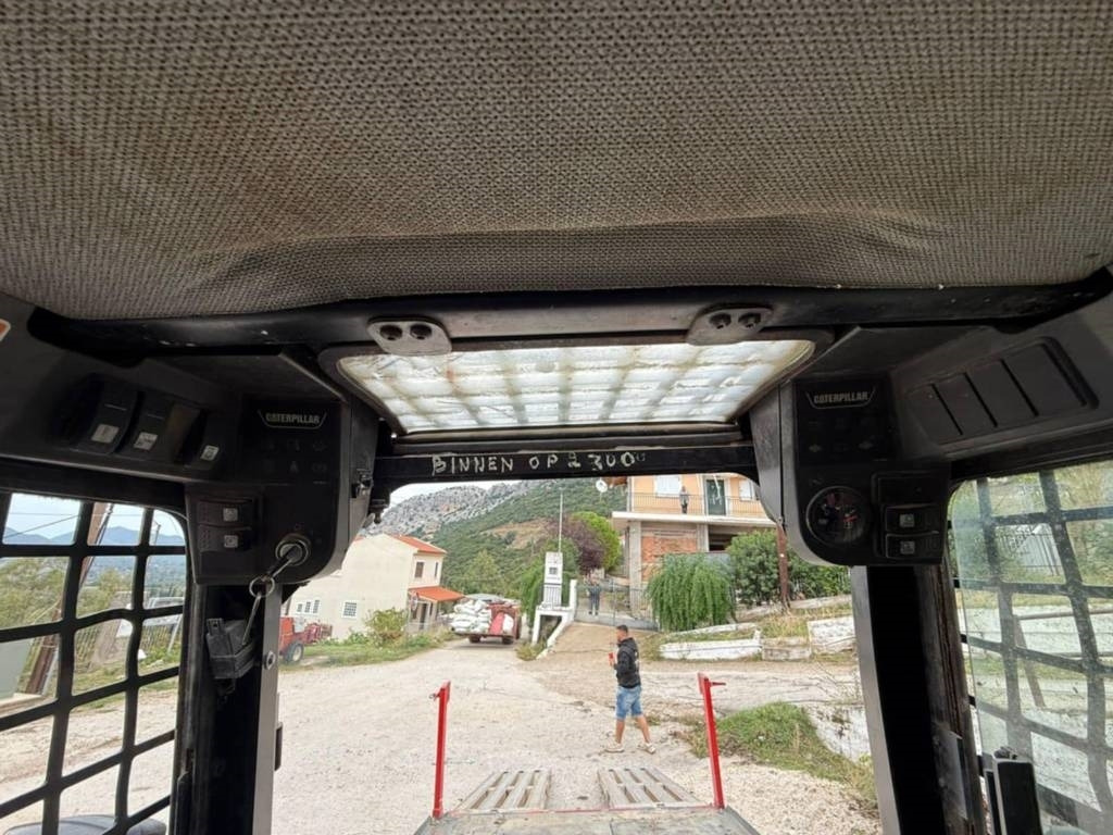 CAT 216 - Kompaktiekrāvējs: foto 5 CAT 216 - Kompaktiekrāvējs: foto 5