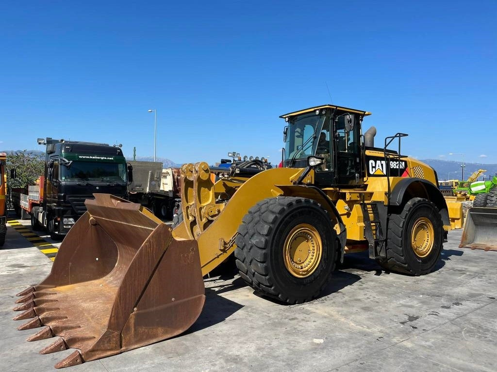 CAT 982 M - Riteņu iekrāvējs: foto 2 CAT 982 M - Riteņu iekrāvējs: foto 2