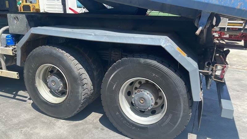 Mercedes-Benz 4148K 8X4 - Kravas automašīna pašizgāzējs: foto 5 Mercedes-Benz 4148K 8X4 - Kravas automašīna pašizgāzējs: foto 5