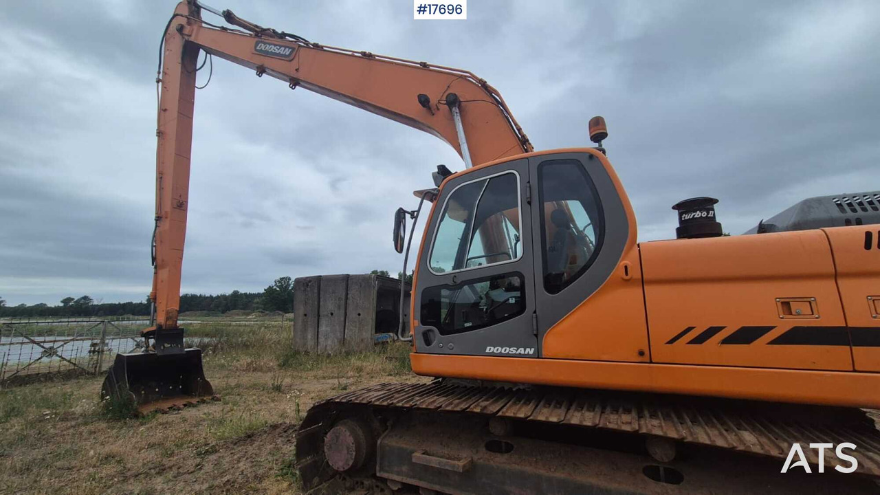 Kāpurķēžu ekskavators 2006 Doosan  DX 300 LC: foto 8