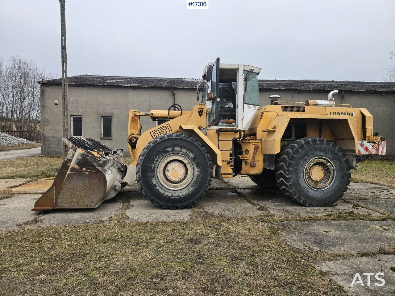 LIEBHERR L551 wheel loader (1995) - Riteņu iekrāvējs: foto 4 LIEBHERR L551 wheel loader (1995) - Riteņu iekrāvējs: foto 4