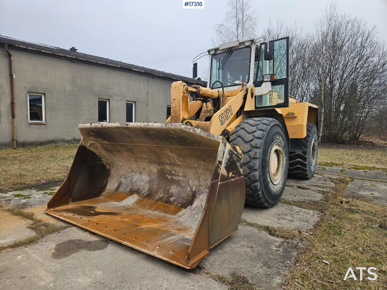 LIEBHERR L551 wheel loader (1995) - Riteņu iekrāvējs: foto 1 LIEBHERR L551 wheel loader (1995) - Riteņu iekrāvējs: foto 1