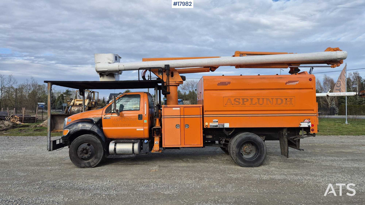 Lift for maintenance and assembly work FORD F750 (2013) - Autopacēlājs: foto 4 Lift for maintenance and assembly work FORD F750 (2013) - Autopacēlājs: foto 4