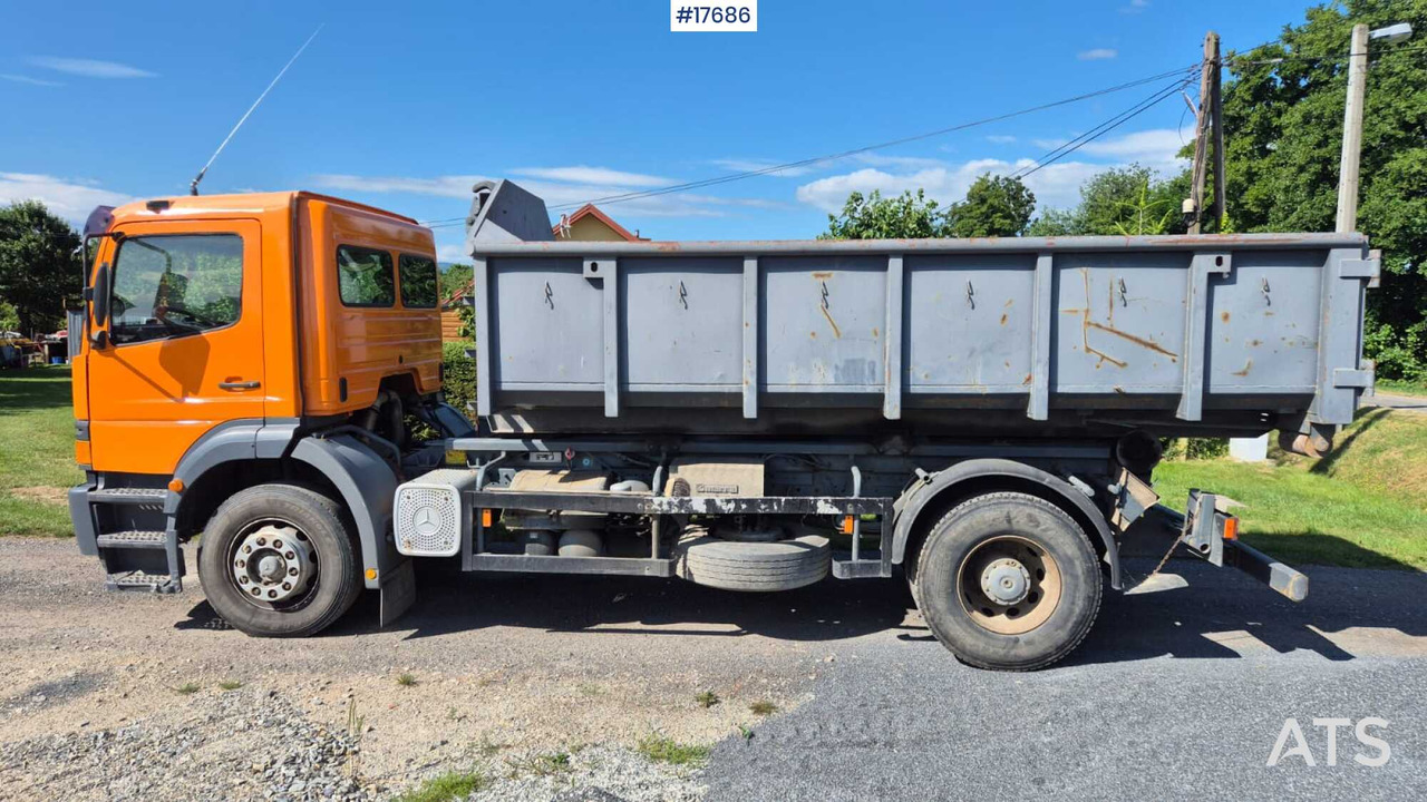 Mercedes-Benz 1828 hooklift (1999) two containers - Pacēlājs ar āķi: foto 4 Mercedes-Benz 1828 hooklift (1999) two containers - Pacēlājs ar āķi: foto 4