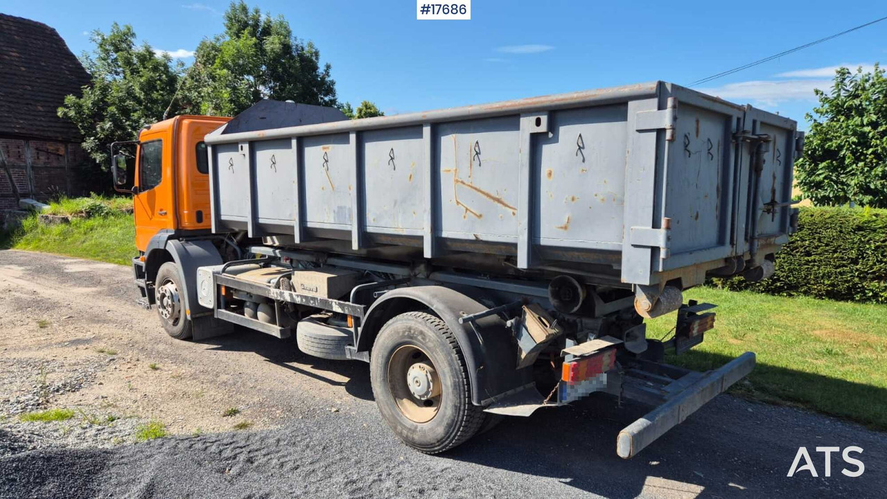 Mercedes-Benz 1828 hooklift (1999) two containers - Pacēlājs ar āķi: foto 5 Mercedes-Benz 1828 hooklift (1999) two containers - Pacēlājs ar āķi: foto 5
