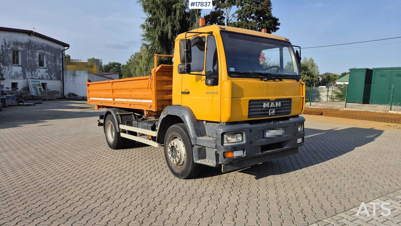 Tipper MAN 18.225 LC (2003) - Kravas automašīna pašizgāzējs: foto 1 Tipper MAN 18.225 LC (2003) - Kravas automašīna pašizgāzējs: foto 1