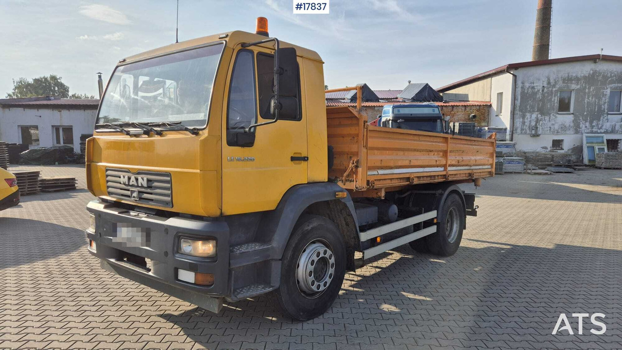 Tipper MAN 18.225 LC (2003) - Kravas automašīna pašizgāzējs: foto 4 Tipper MAN 18.225 LC (2003) - Kravas automašīna pašizgāzējs: foto 4