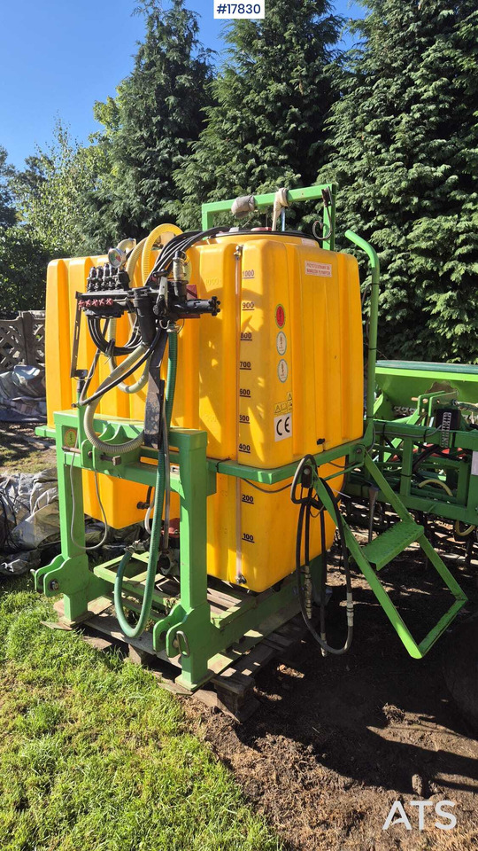 Trailed field sprayer 1000L SKOTAREK P326 (2013) - Uzkarināmais miglotājs: foto 1 Trailed field sprayer 1000L SKOTAREK P326 (2013) - Uzkarināmais miglotājs: foto 1