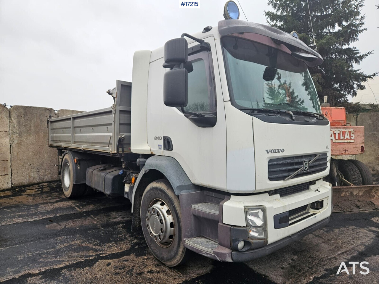 VOLVO FL4XR3 Three-way tipping (2006) - Kravas automašīna pašizgāzējs: foto 1 VOLVO FL4XR3 Three-way tipping (2006) - Kravas automašīna pašizgāzējs: foto 1