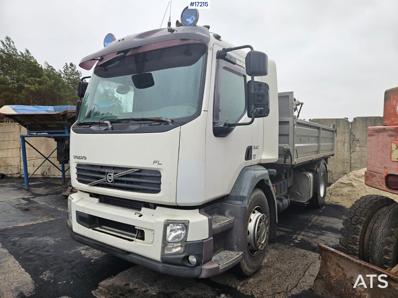 VOLVO FL4XR3 Three-way tipping (2006) - Kravas automašīna pašizgāzējs: foto 3 VOLVO FL4XR3 Three-way tipping (2006) - Kravas automašīna pašizgāzējs: foto 3