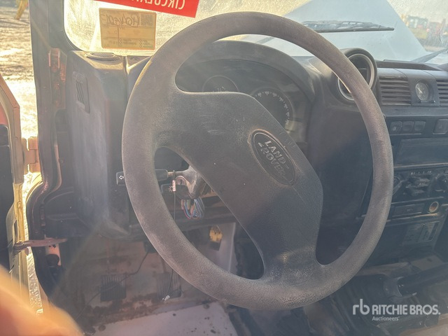 2010 Land Rover Defender 4x4 (Inoperable) Pickup - Pikaps: foto 5 2010 Land Rover Defender 4x4 (Inoperable) Pickup - Pikaps: foto 5